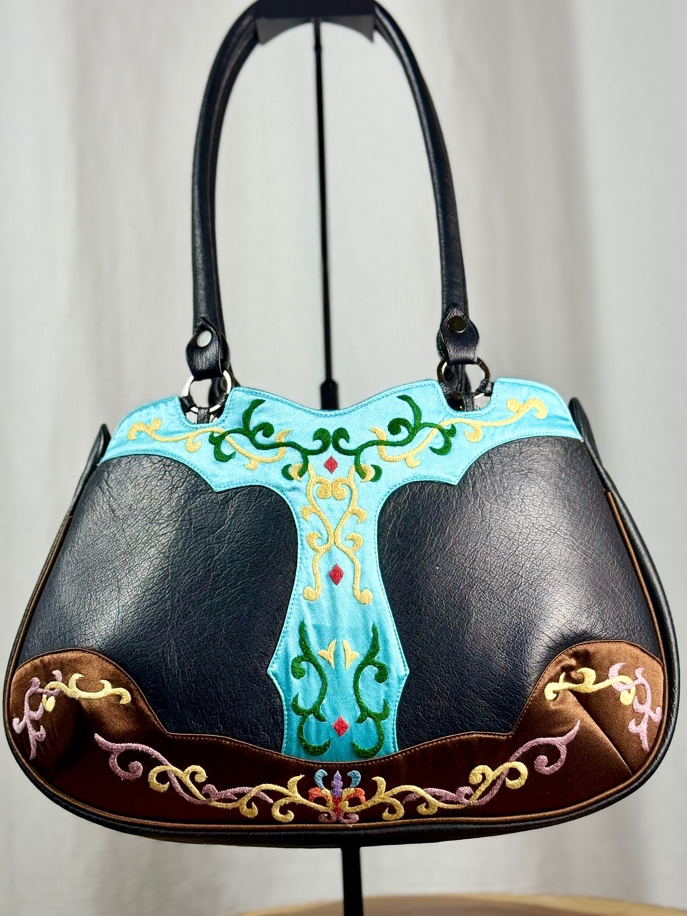 OOVOO Leather Silk Embroidered Hobo Bag Le Thi Hong Tu Vietnam Boho EUC